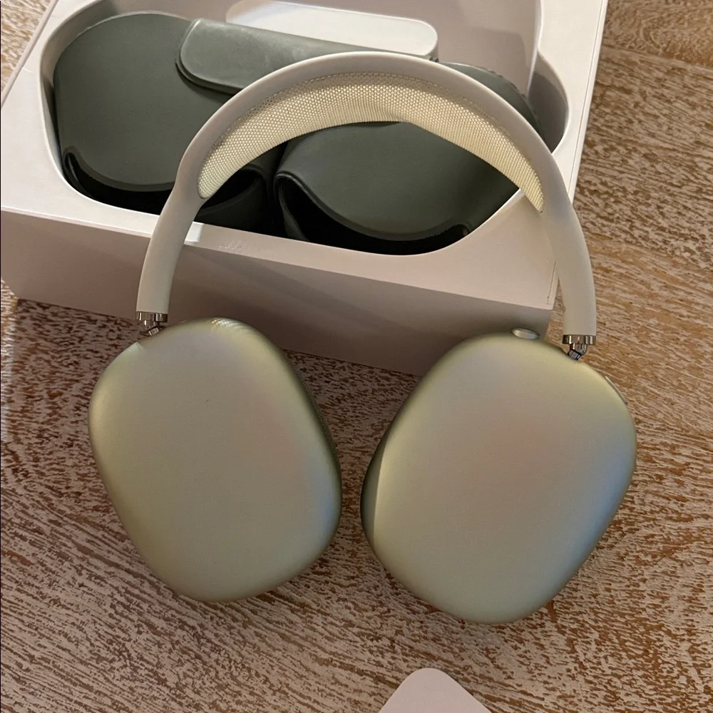 Apple AirPods Max - Picture 7 of 17